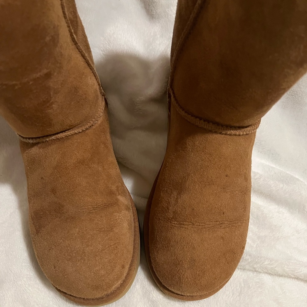 Used UGG Women Classic Short Boot Size 10 Tan Brown